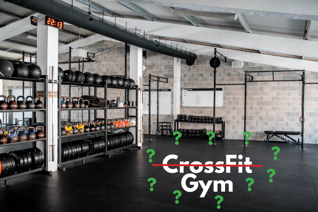 A photo of a well-organized functional fitness gym.